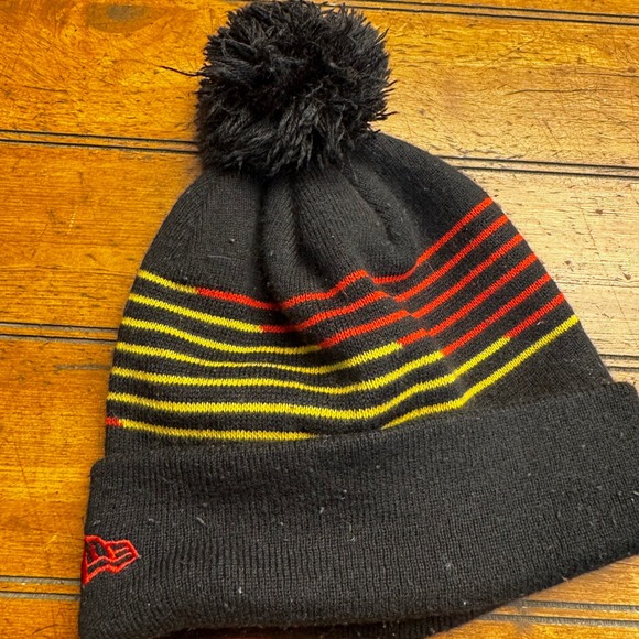 New Era Kansas City Chiefs Beanie Hat Black Red Yellow Pom NFL Knit Cuffed Cap - Picture 3 of 5